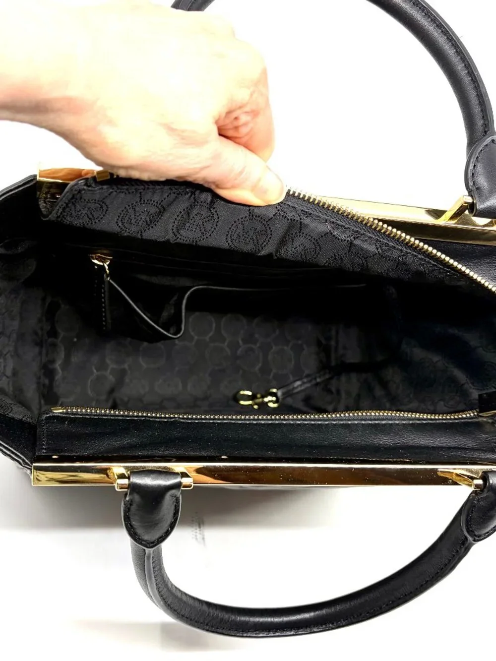MICHAEL KORS~Lana Quilted Calf Leather Tote Handbag - Black & Gold